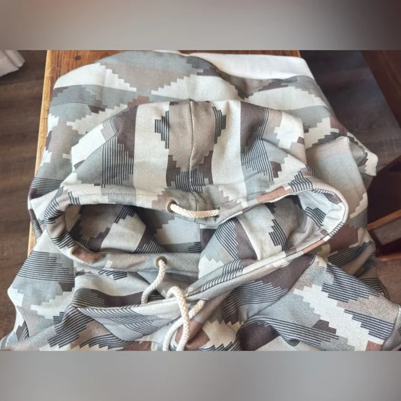 EUC Ampersand Avenue
SingleHood Sweatshirt-Mojave Desert - Picture 5 of 7